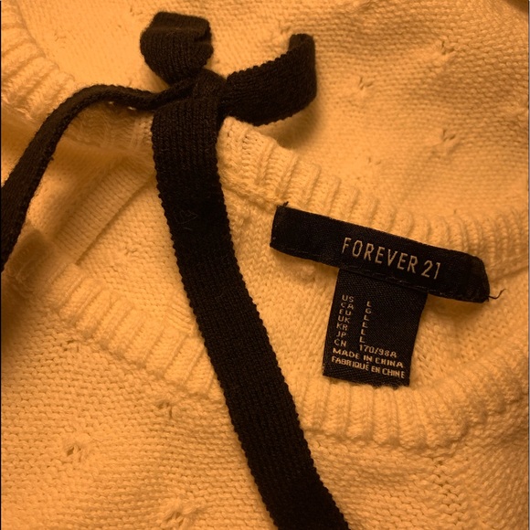 Cozy White Sweater with Black Bow - Picture 4 of 4